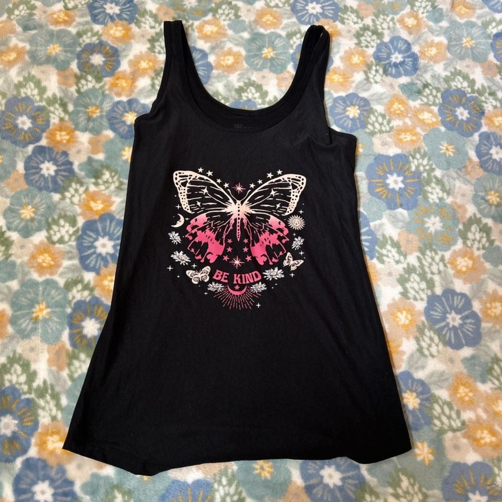 No boundaries Black tank top with butterfly design women's small like new